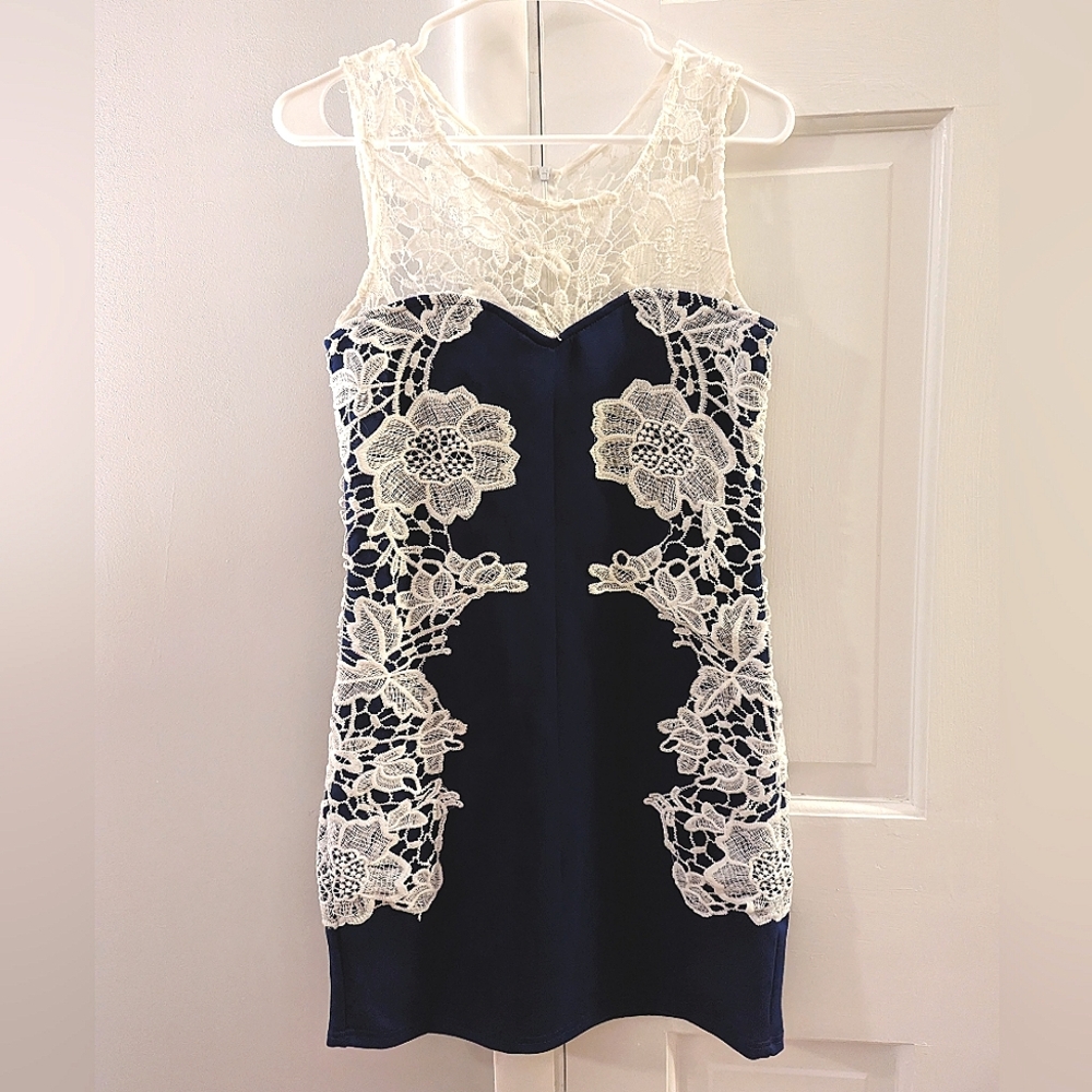 Venue size S dress